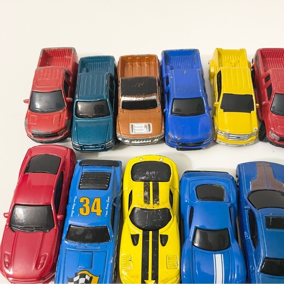 Lot of 27 Die-Cast Maisto Toy Cars Diecast - Picture 5 of 16
